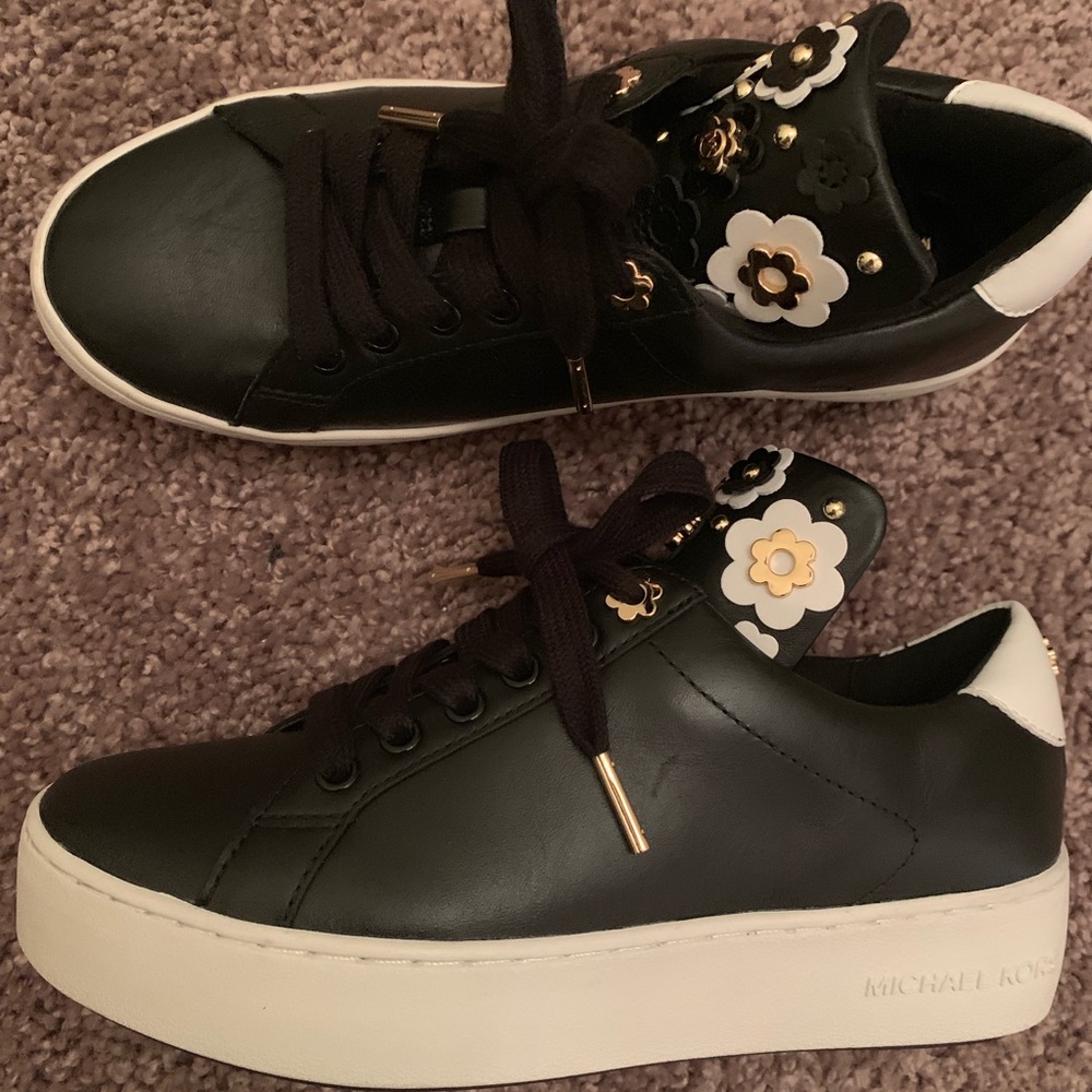 Sneakers - Picture 5 of 5